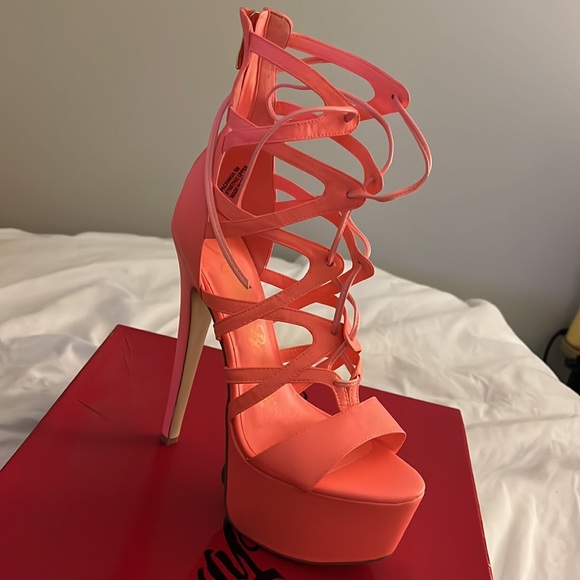 Blamer Pachanga Style Coral Strappy Platform Heel NEVER WORN - Picture 2 of 2